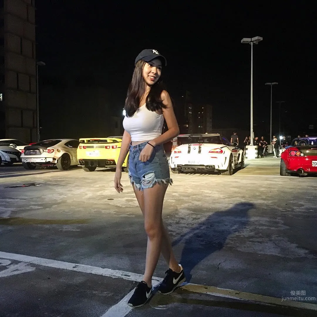 乌石港E级正妹VanessaYao 沙滩最辣眼睛的好身材_7