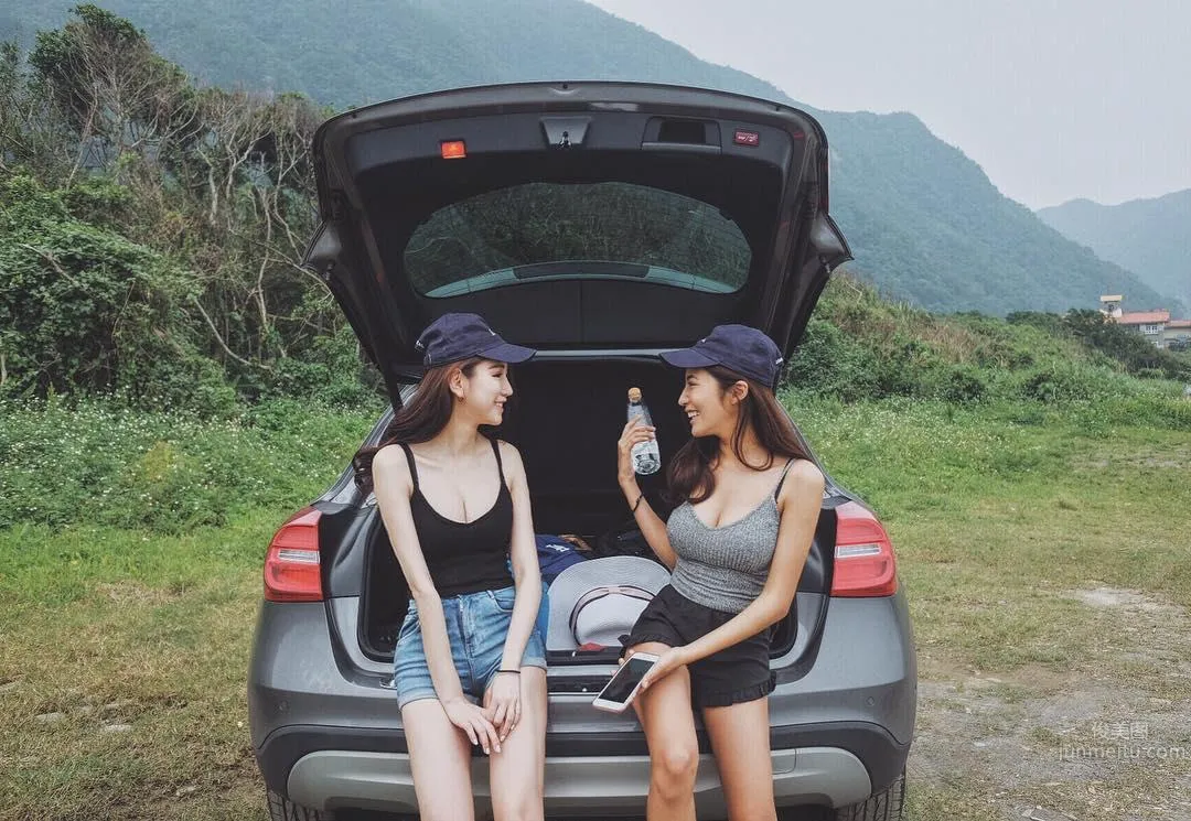 Mixed-Race Taiwanese Girl Yi Qian, Tank Top Invincible Combo photo 5