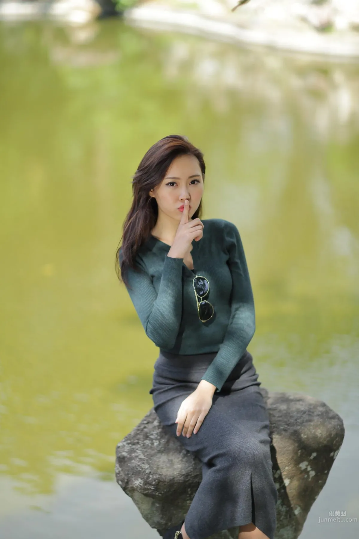 Guo Minwen - Mature Woman Photos, Wearing Less and Less photo 10