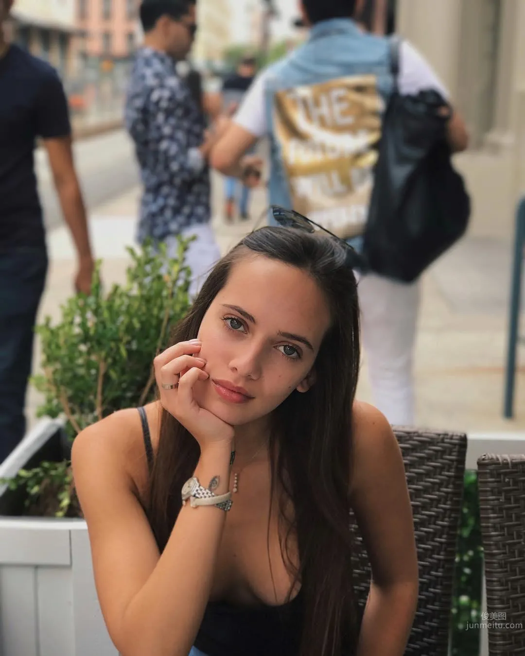 Mysterious Beauty Simona Taranu, Few Photos but Many Fans photo 23