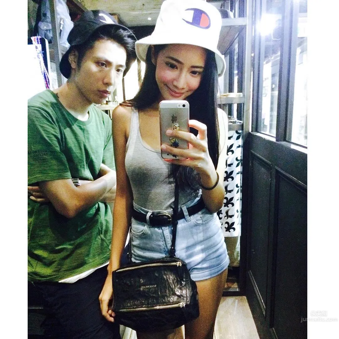 Mixed-Race Taiwanese Girl Yi Qian, Tank Top Invincible Combo photo 21