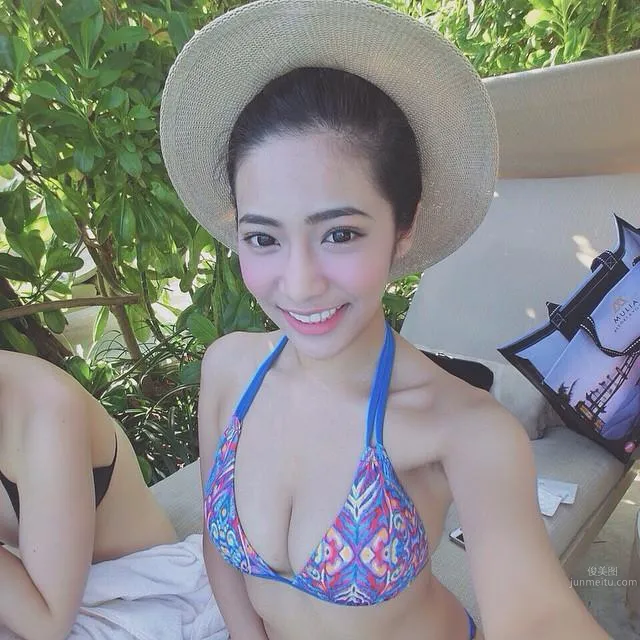 Mixed-Race Taiwanese Girl Yi Qian, Tank Top Invincible Combo photo 29