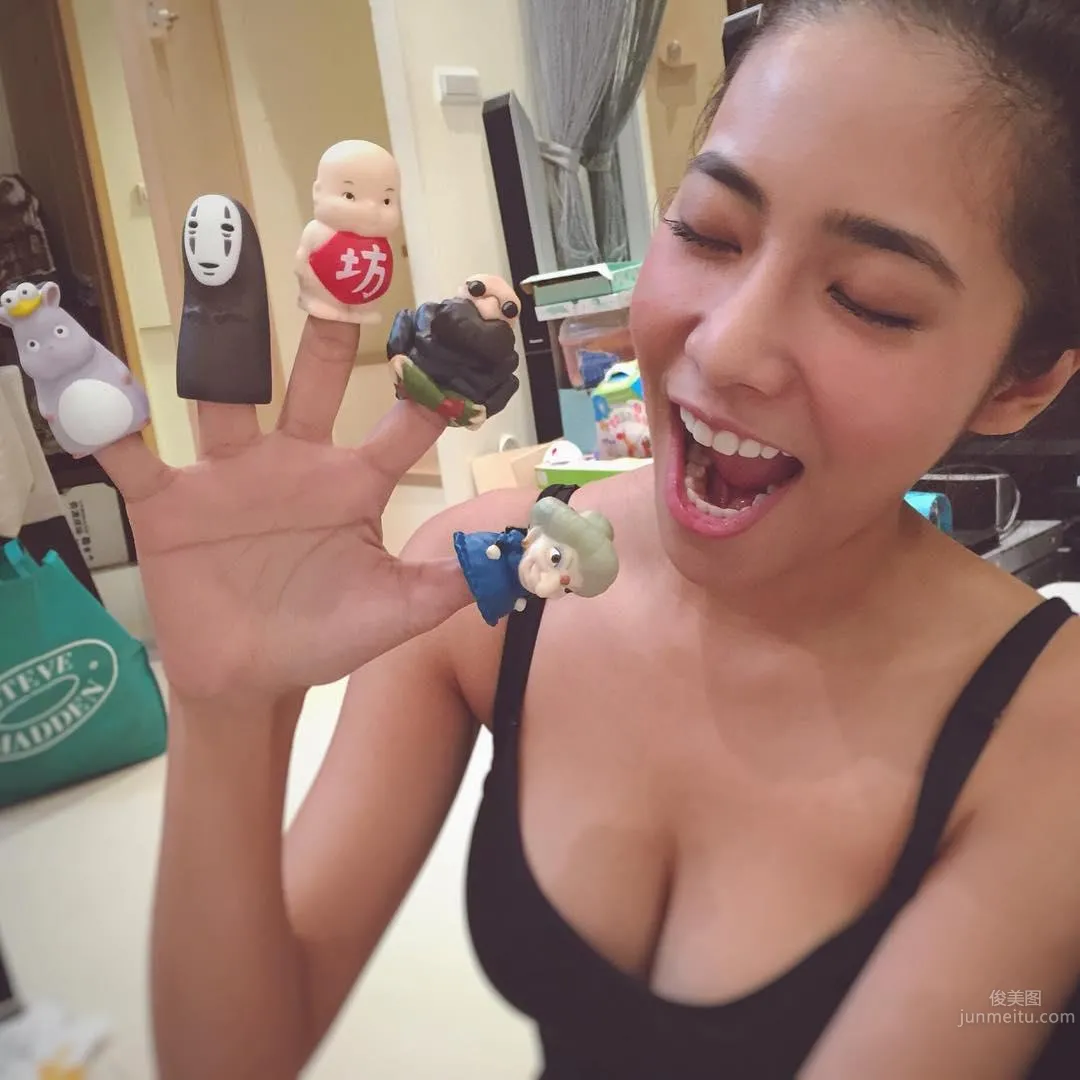 Mixed-Race Taiwanese Girl Yi Qian, Tank Top Invincible Combo photo 9