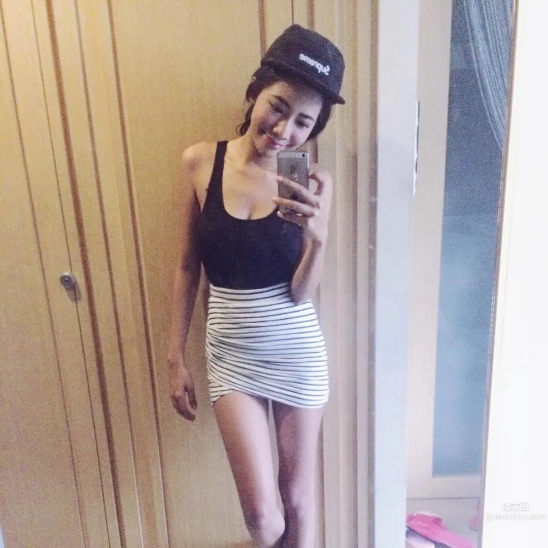 Mixed-Race Taiwanese Girl Yi Qian, Tank Top Invincible Combo photo 19