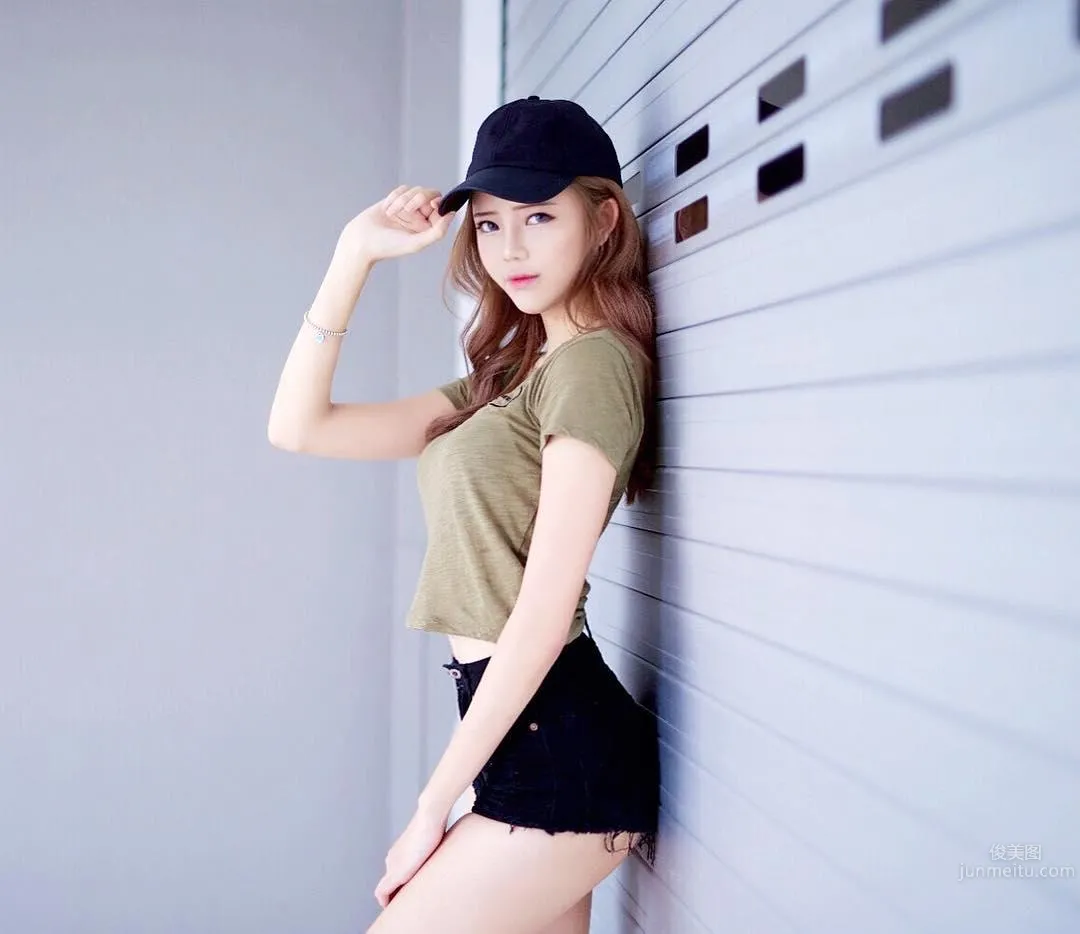 Singapore Beauty Wang Xueting, Snowy Skin and Long Slim Legs Are Super Eye-Catching photo 15