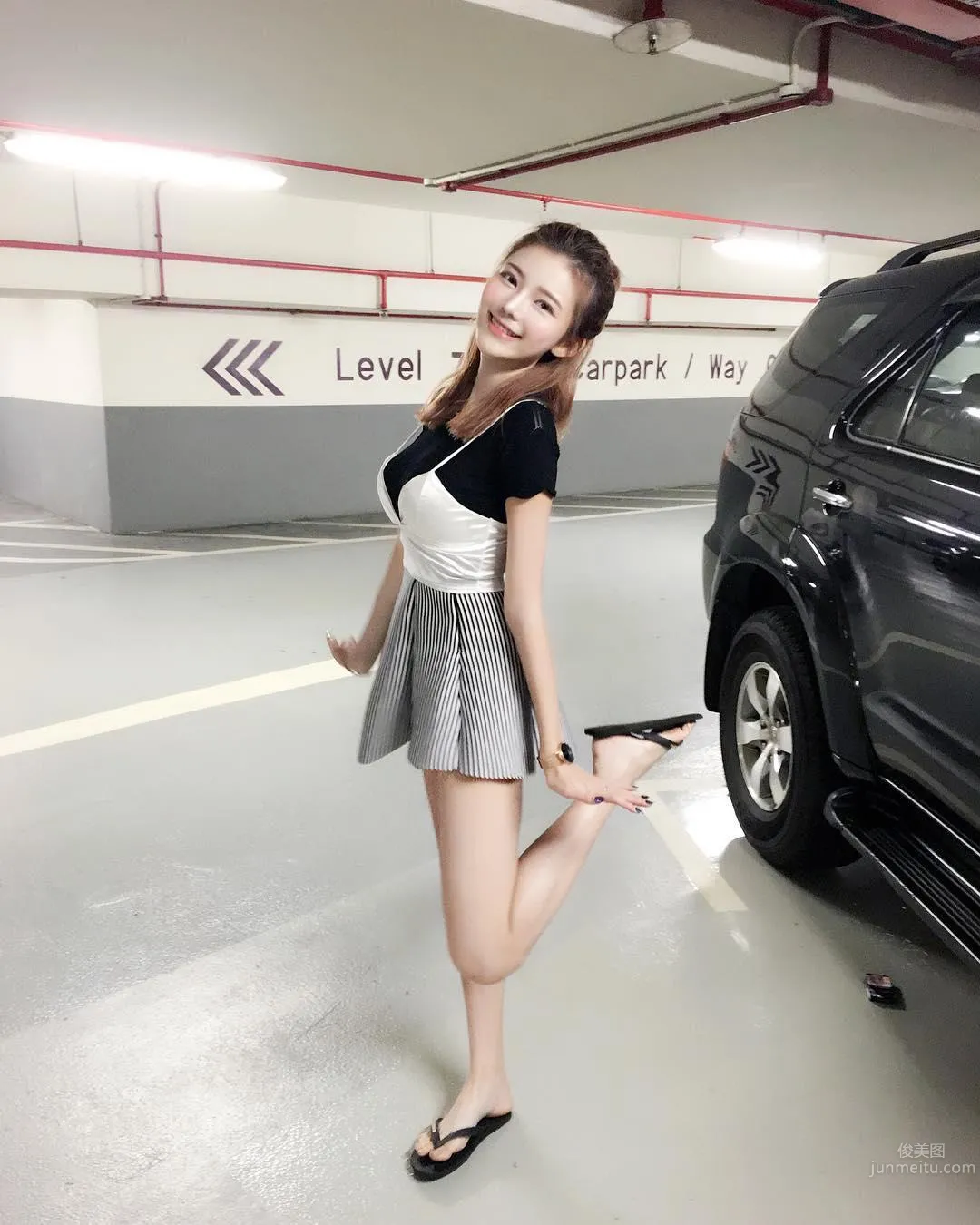 Singapore Beauty Wang Xueting, Snowy Skin and Long Slim Legs Are Super Eye-Catching photo 20