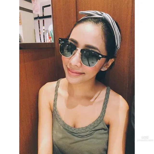 Mixed-Race Taiwanese Girl Yi Qian, Tank Top Invincible Combo photo 26