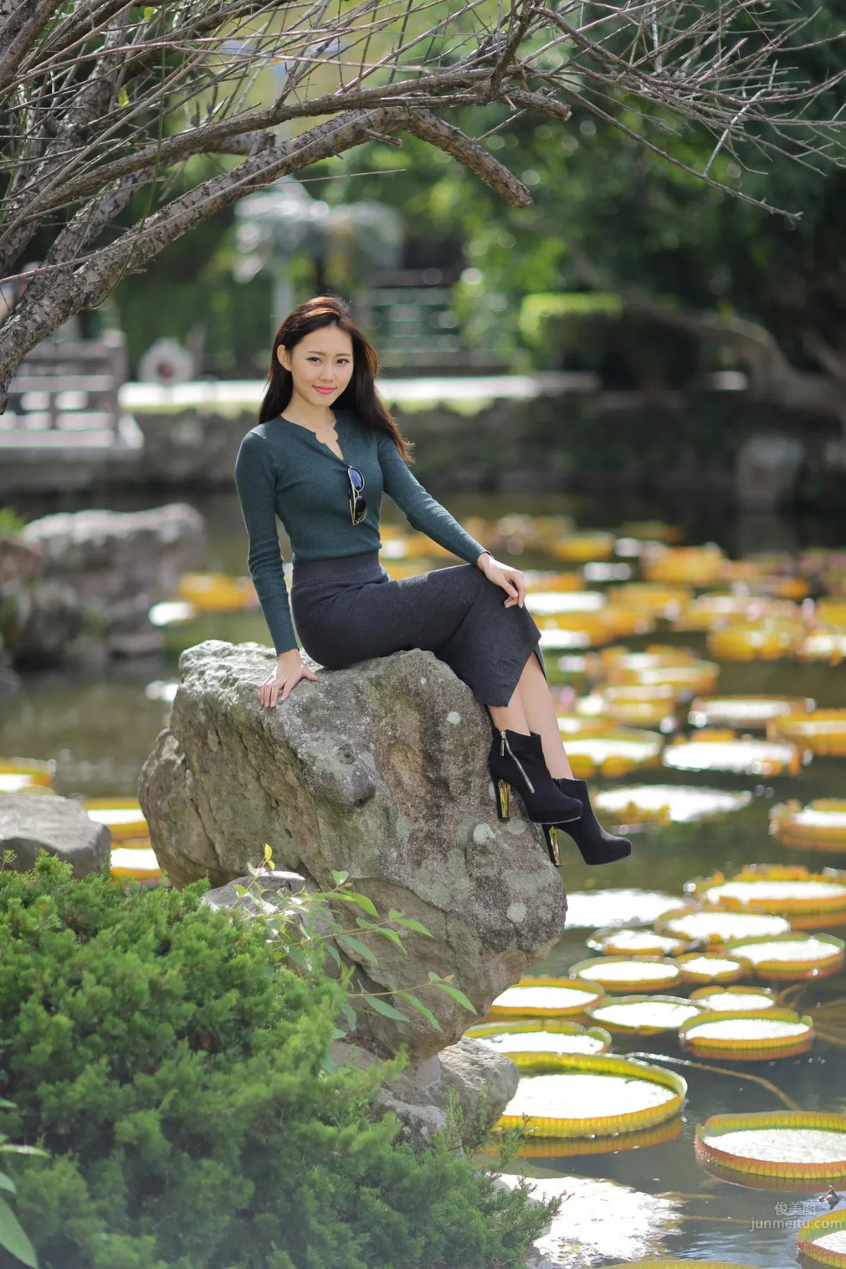 Guo Minwen - Mature Woman Photos, Wearing Less and Less photo 13