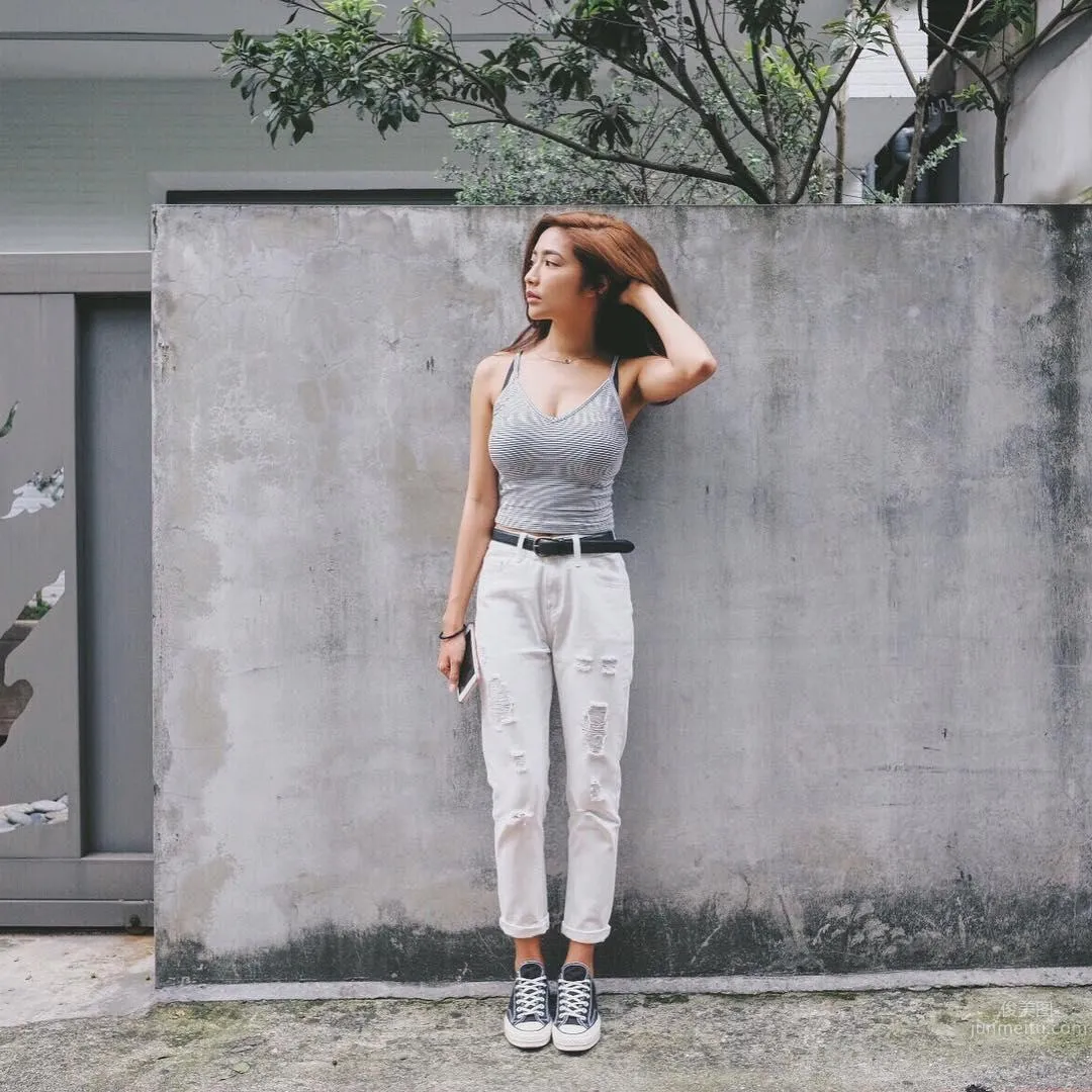 Mixed-Race Taiwanese Girl Yi Qian, Tank Top Invincible Combo photo 31