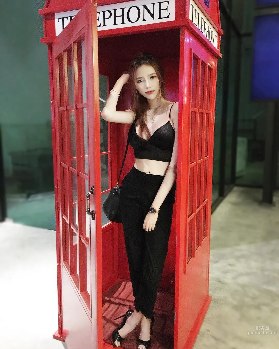 Singapore Beauty Wang Xueting, Snowy Skin and Long Slim Legs Are Super Eye-Catching photo 17