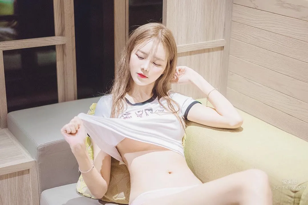 Singapore Beauty Wang Xueting, Snowy Skin and Long Slim Legs Are Super Eye-Catching photo 8