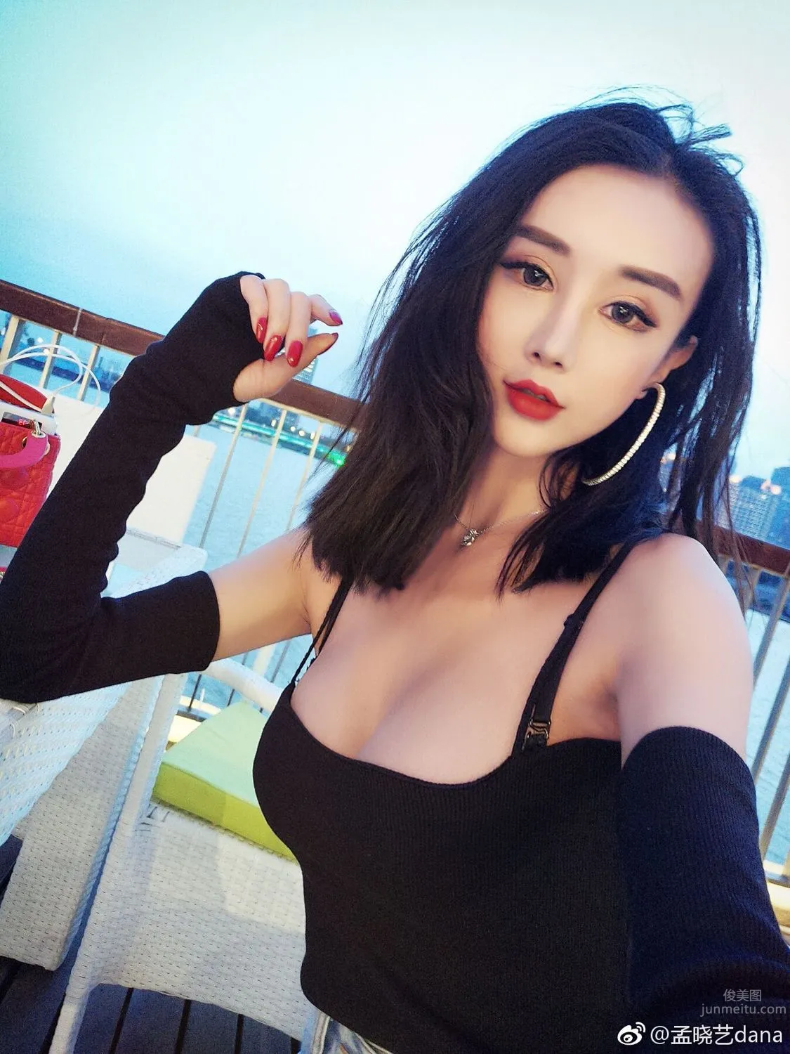 宅男女神孟曉藝 微博時尚性感私房照 13