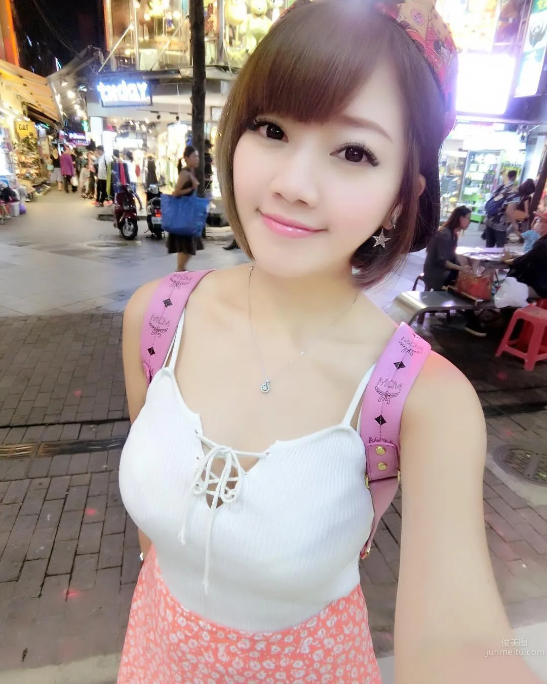 Taipei's Hottest Piano Teacher, Chen Tianxin Plays and Sings with a Great Figure photo 6