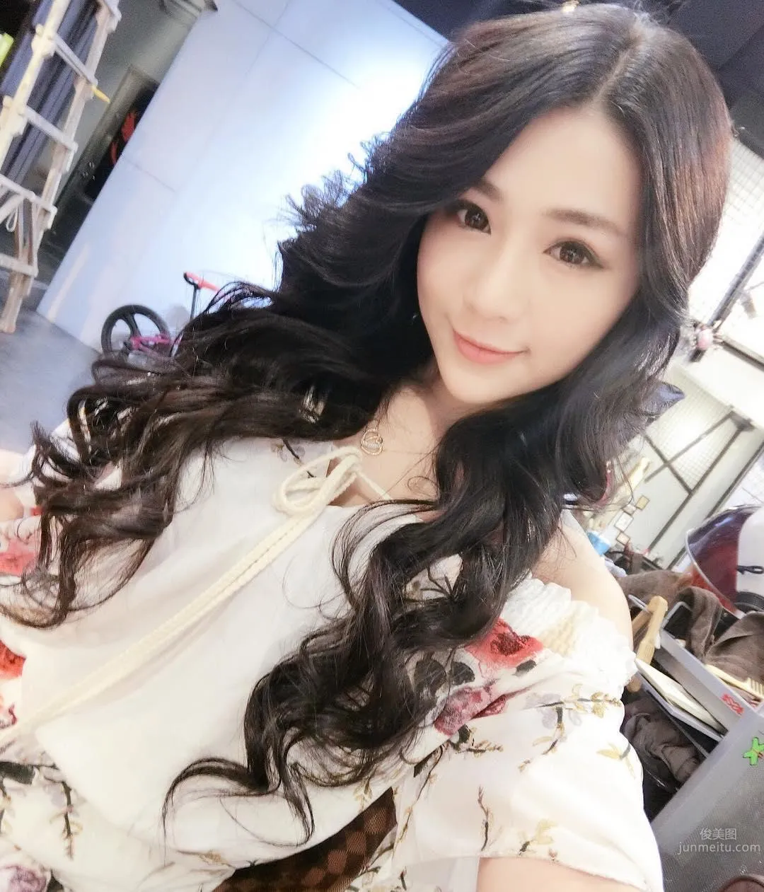 Hot DJ Zhang Weiyun, Evil Angle Hard to Look Directly photo 3