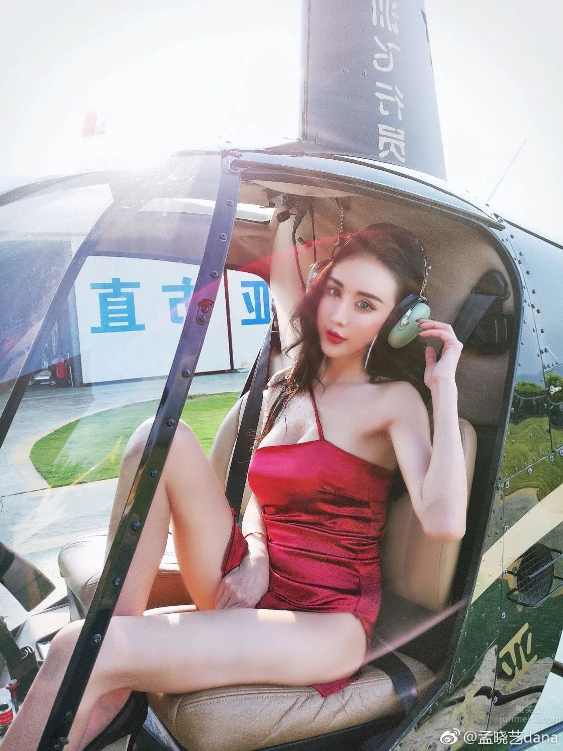 宅男女神孟曉藝 微博時尚性感私房照 11