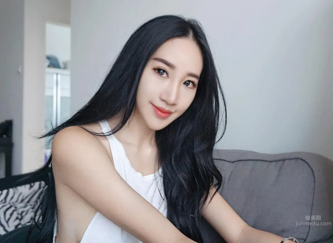 Malaysian DJ Beauty Joeyyjoey Cruise Ship Shows Unbelievable Tiny Waist photo 18