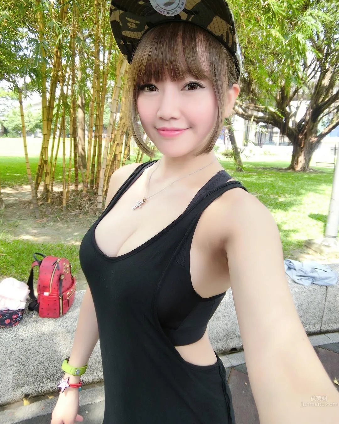 Taipei's Hottest Piano Teacher, Chen Tianxin Plays and Sings with a Great Figure photo 27