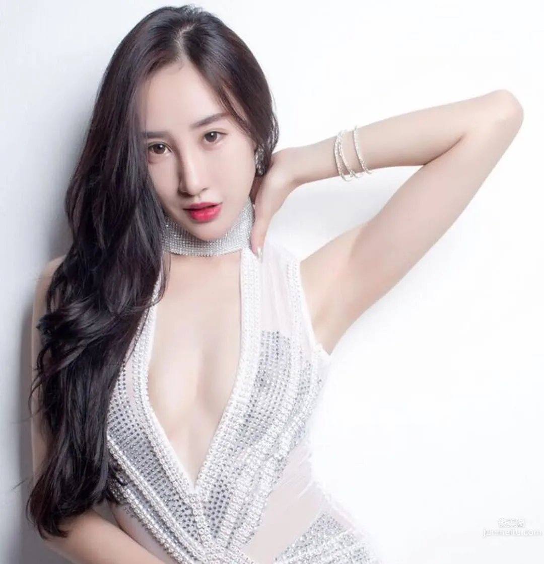 Malaysian DJ Beauty Joeyyjoey Cruise Ship Shows Unbelievable Tiny Waist photo 5