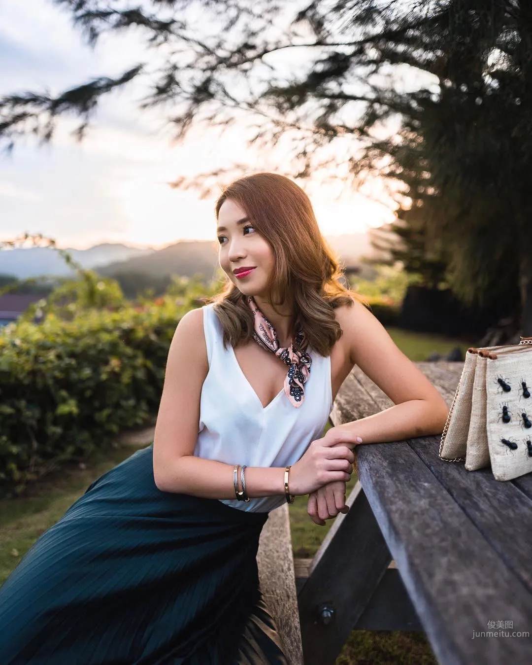 Filipino Beauty Blogger Kryz Uy, Beautiful Scenery and Beautiful Woman in Full View photo 2
