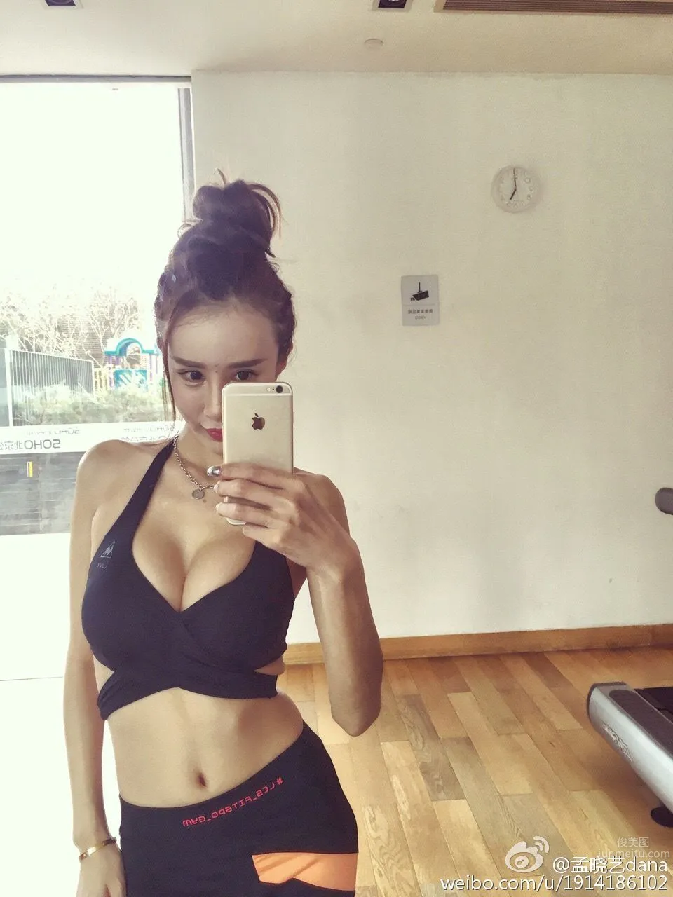 宅男女神孟曉藝 微博時尚性感私房照 37