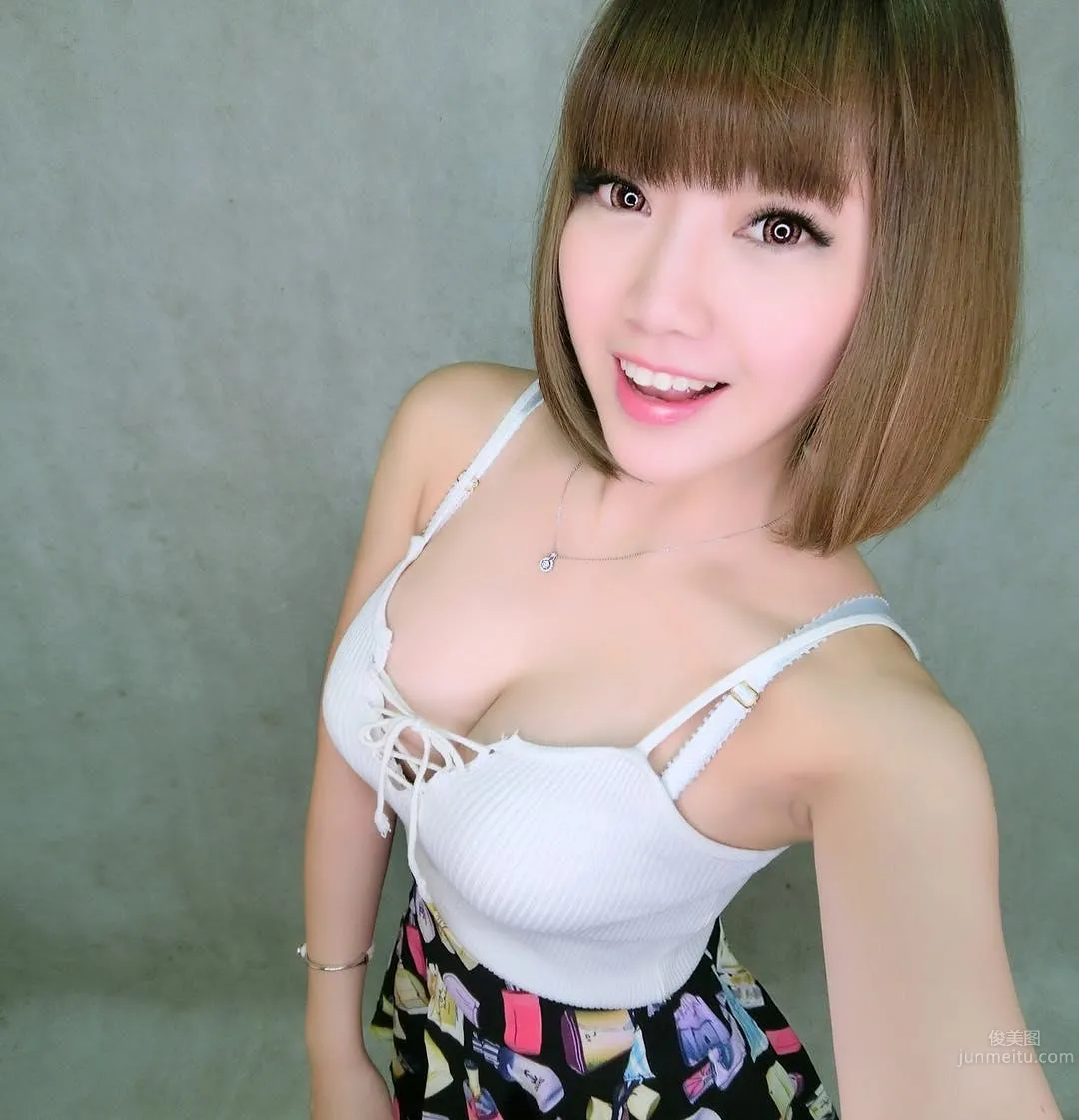 Taipei's Hottest Piano Teacher, Chen Tianxin Plays and Sings with a Great Figure photo 19