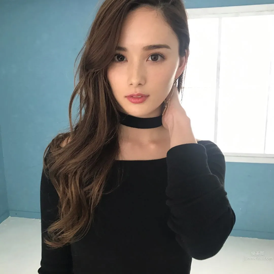 Japanese Mixed-Race Model KURUMI, Skinny Figure and Sexy Abs Line photo 18