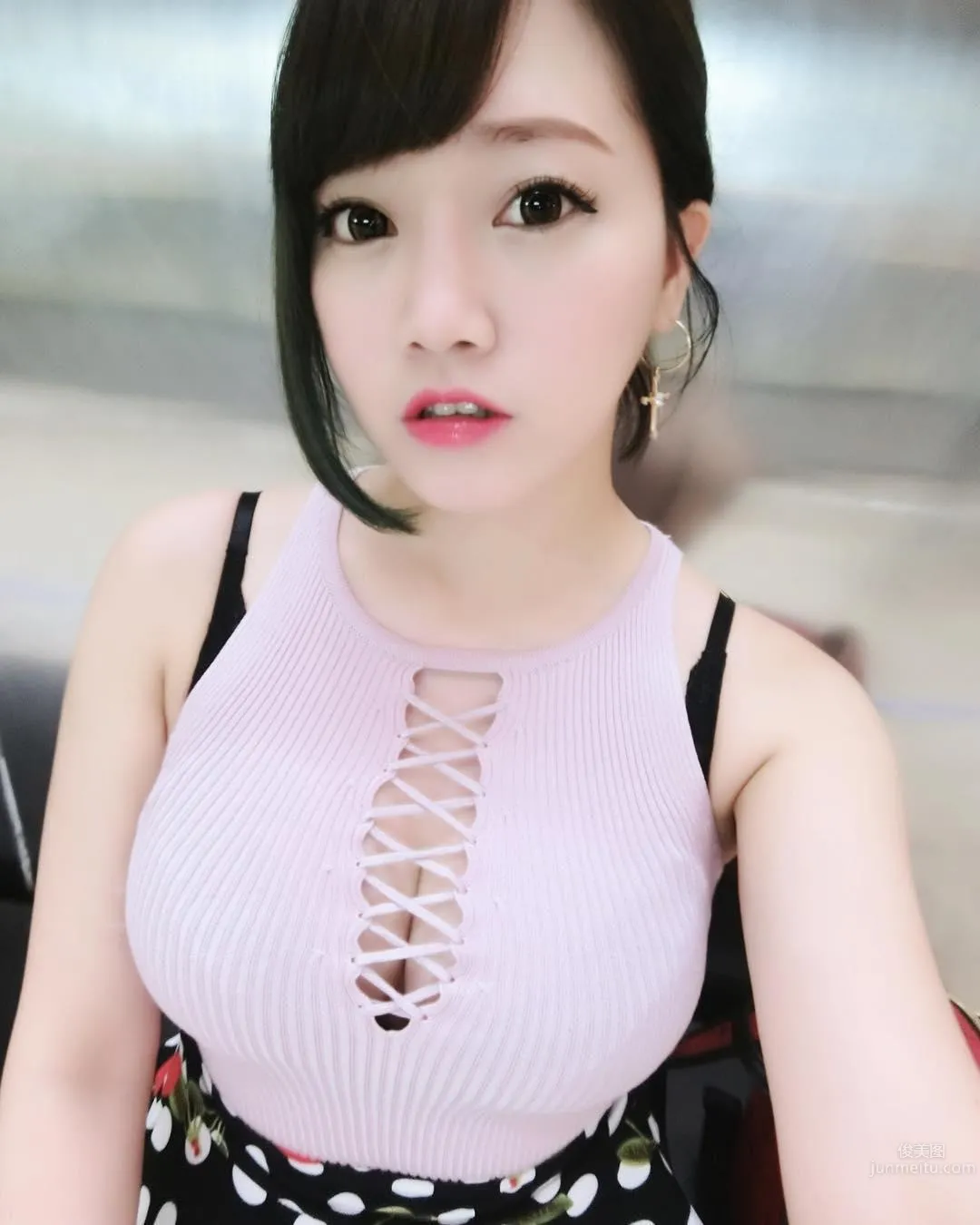 Taipei's Hottest Piano Teacher, Chen Tianxin Plays and Sings with a Great Figure photo 15