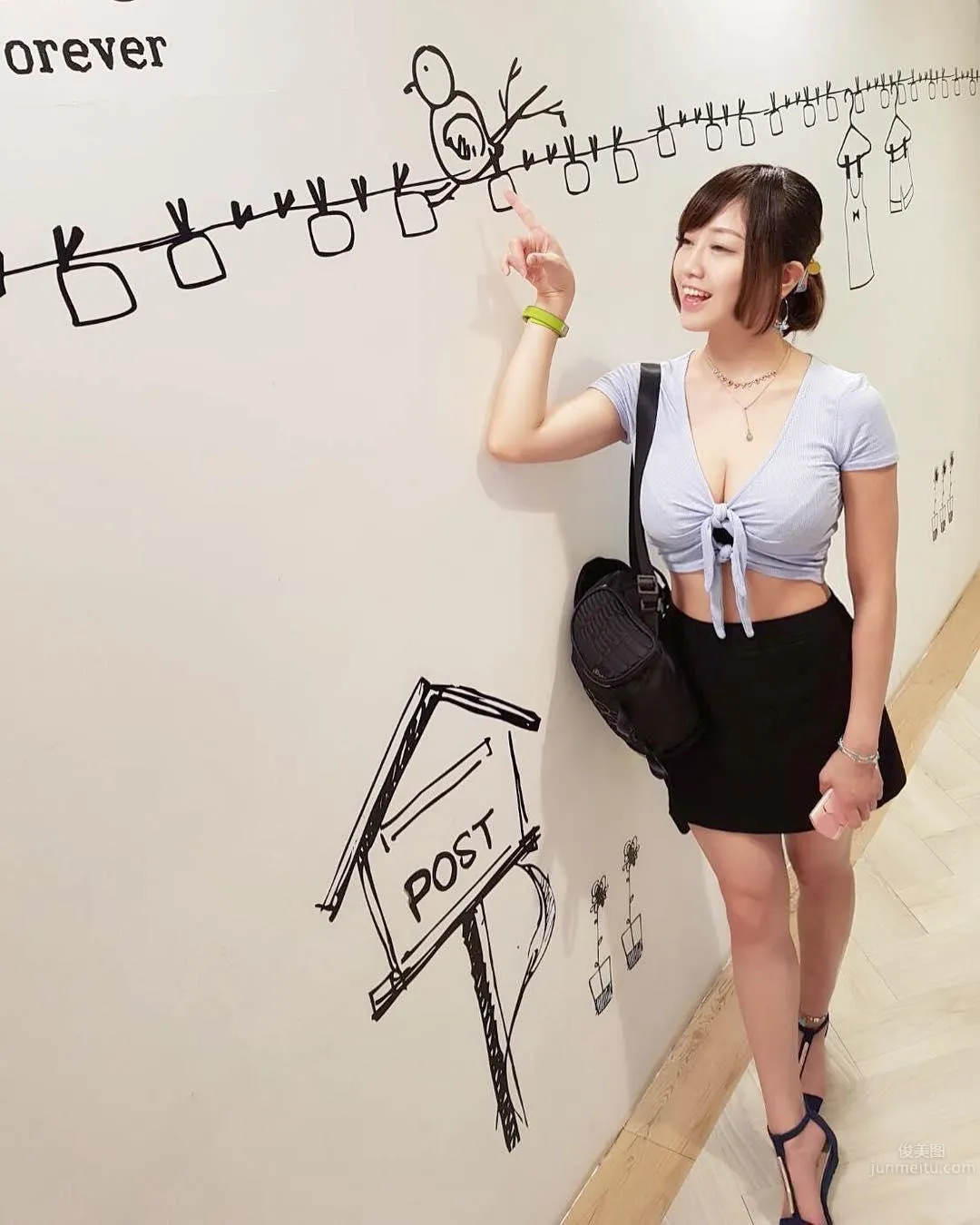 Taipei's Hottest Piano Teacher, Chen Tianxin Plays and Sings with a Great Figure photo 30