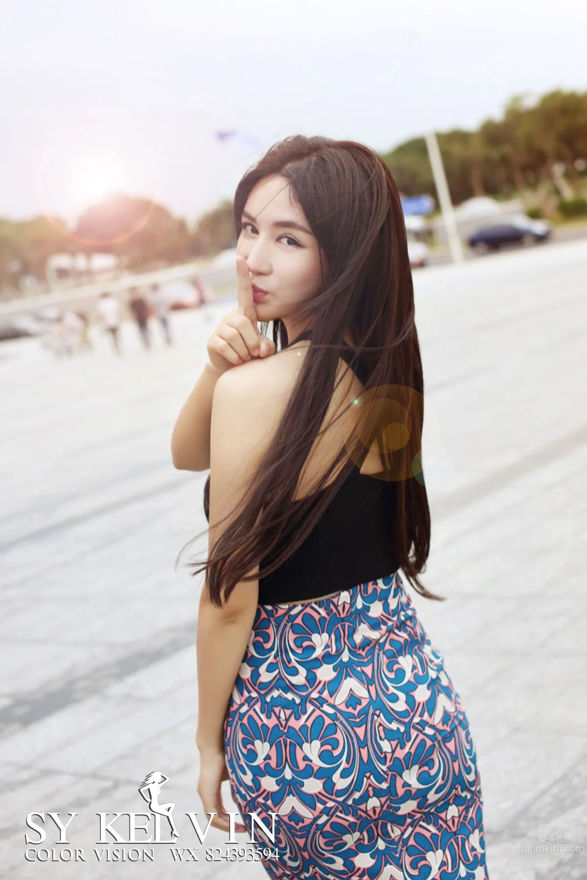 Mixed-Race Beauty Yi Lina, Aesthetic Street Snap Shows Elegance photo 9