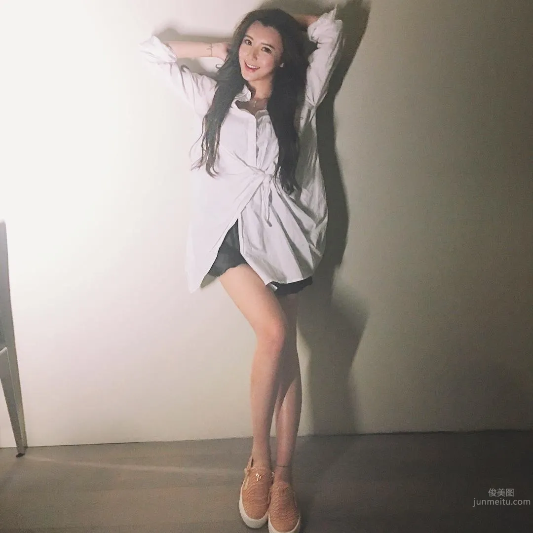 Hong Kong Rising Actress Chen Meiyi IG Private Shoot Beautiful Photos photo 22