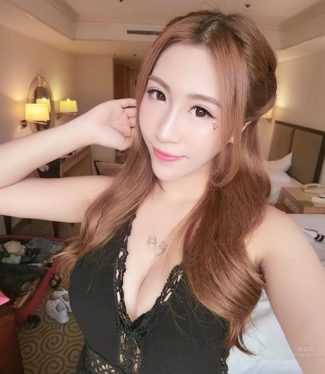 Hong Kong Beauty Bonnie Yiu, Dancing Nightclub Elf photo 19