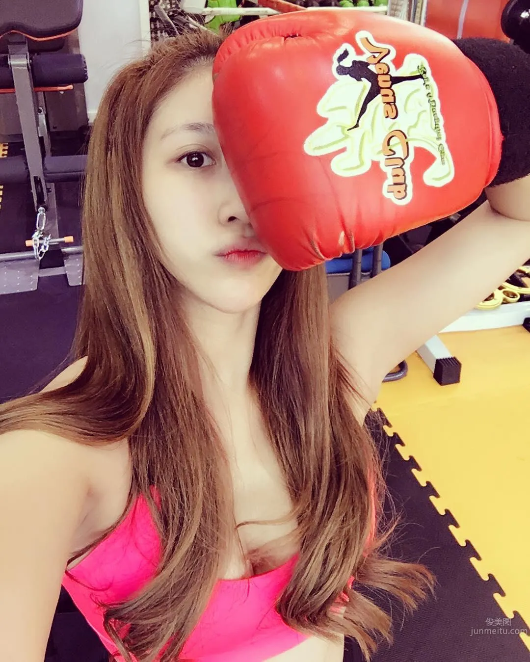 Hong Kong Beauty Bonnie Yiu, Dancing Nightclub Elf photo 13
