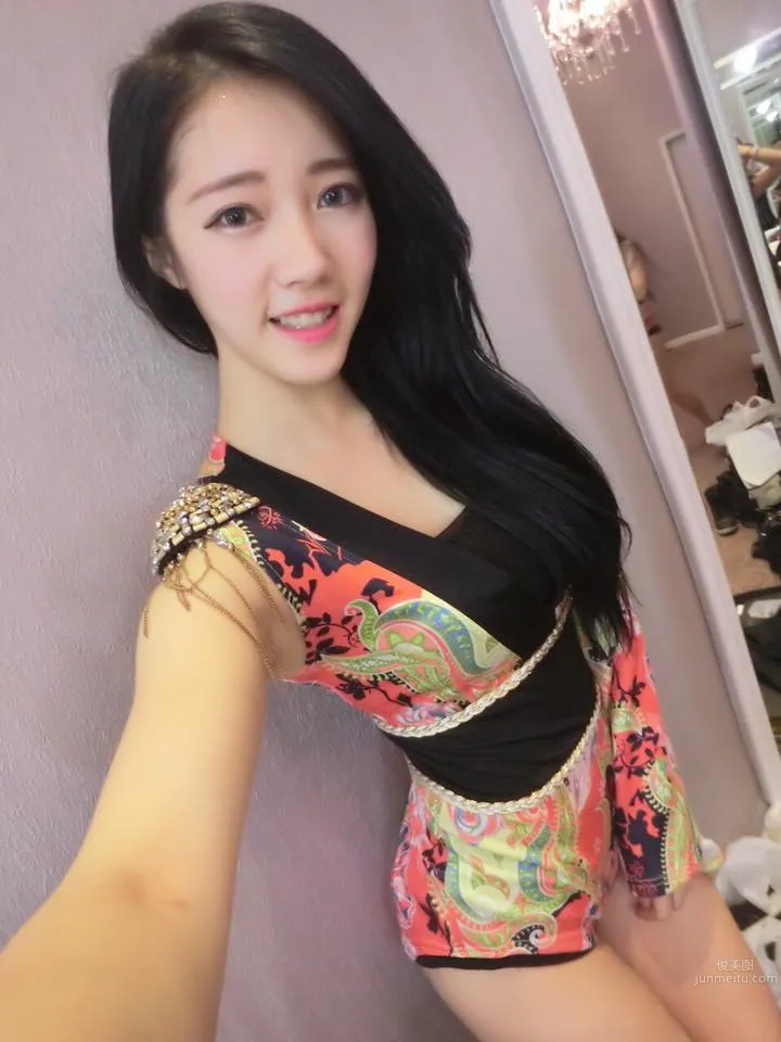 Ke Lala: Dancer photo 2
