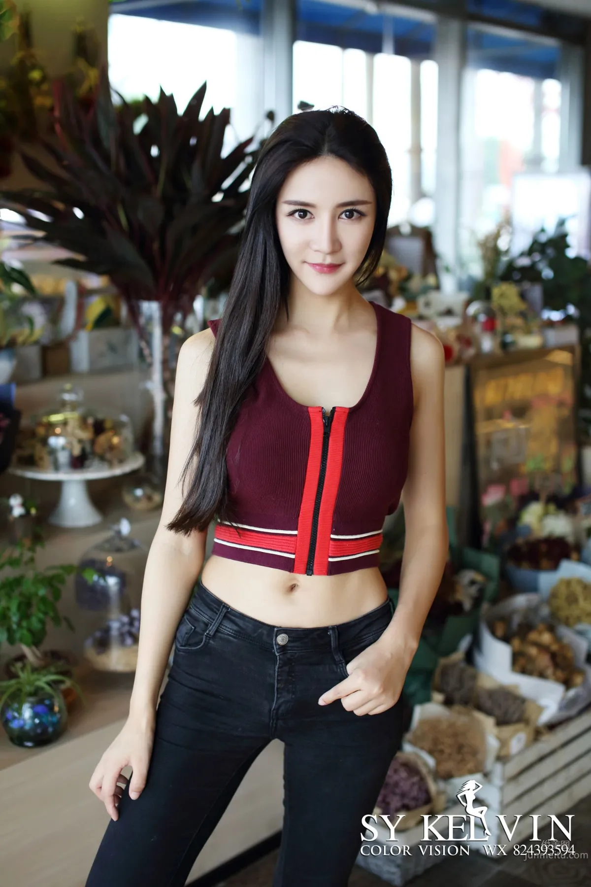 Mixed-Race Beauty Yi Lina, Aesthetic Street Snap Shows Elegance photo 7