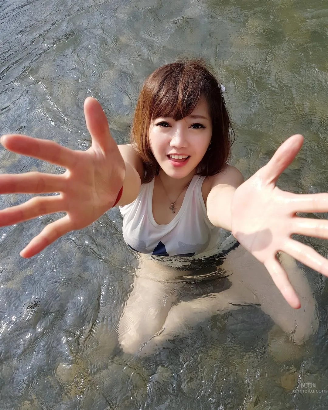 Taipei's Hottest Piano Teacher, Chen Tianxin Plays and Sings with a Great Figure photo 32