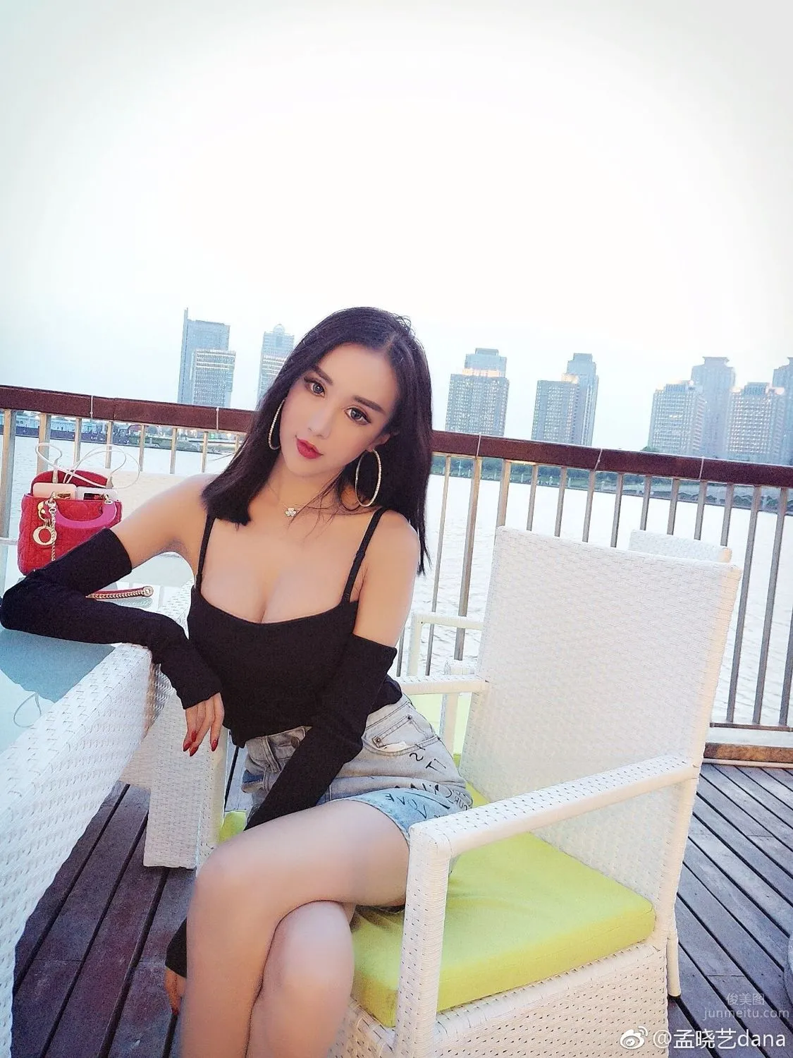 宅男女神孟曉藝 微博時尚性感私房照 15