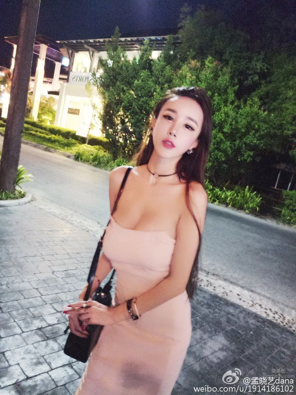 宅男女神孟曉藝 微博時尚性感私房照 32
