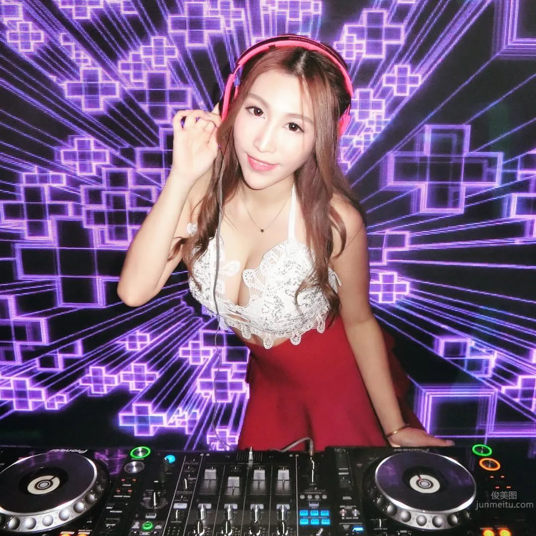Hong Kong Beauty Bonnie Yiu, Dancing Nightclub Elf photo 25