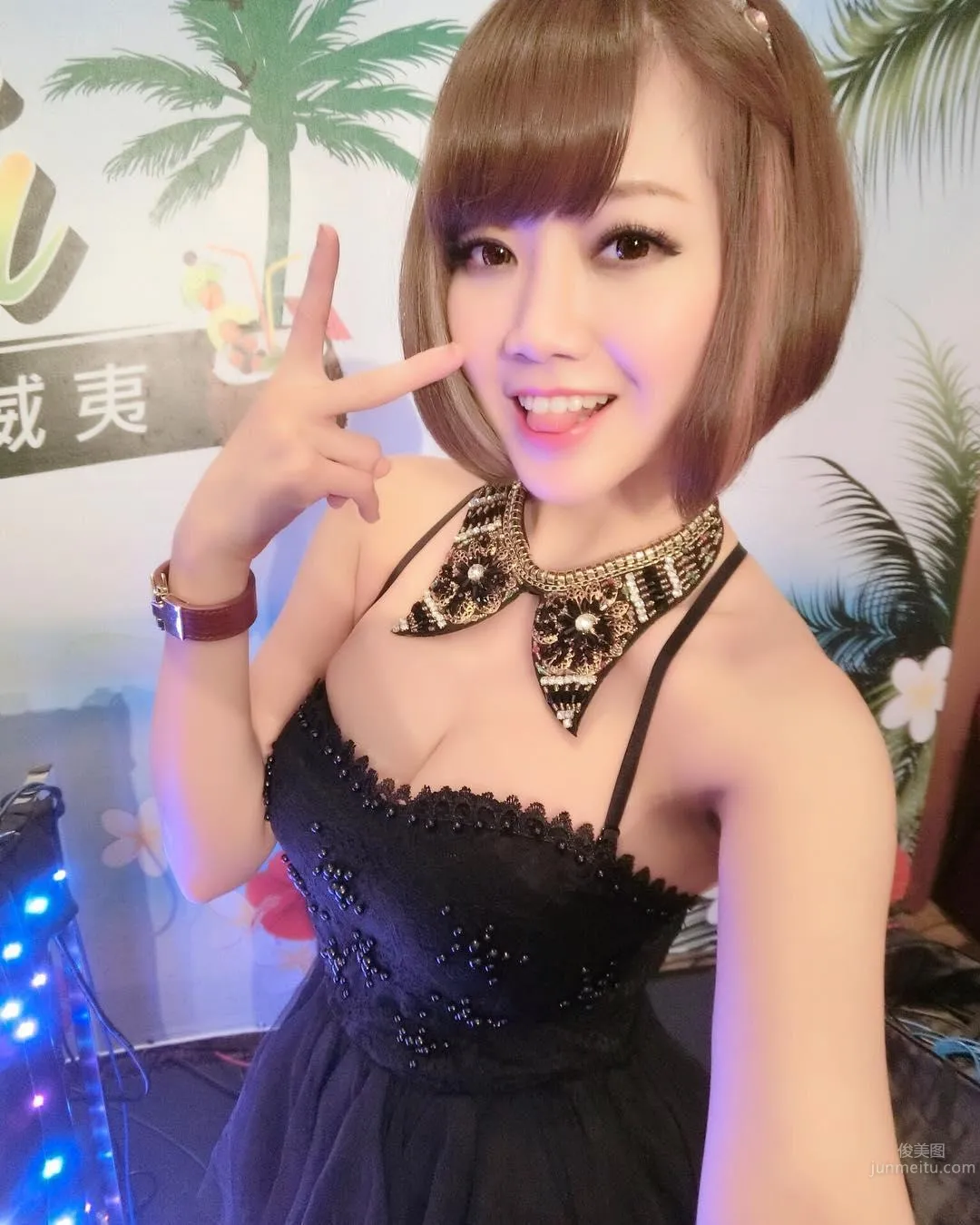 Taipei's Hottest Piano Teacher, Chen Tianxin Plays and Sings with a Great Figure photo 10