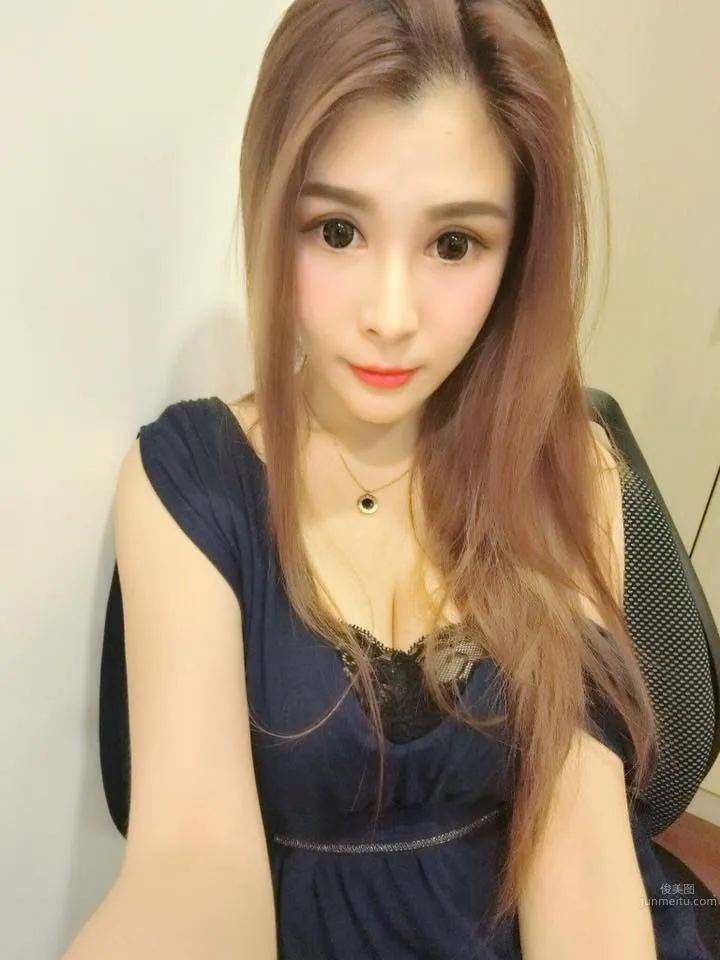 台灣正妹陳語妃 讓你曉得什麼叫事業線 21
