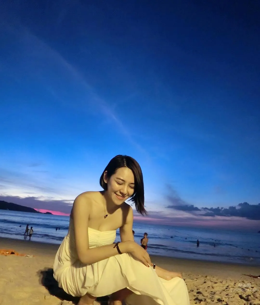 34D新晋演员钟卓菲 杀入乐坛兼出写真_0