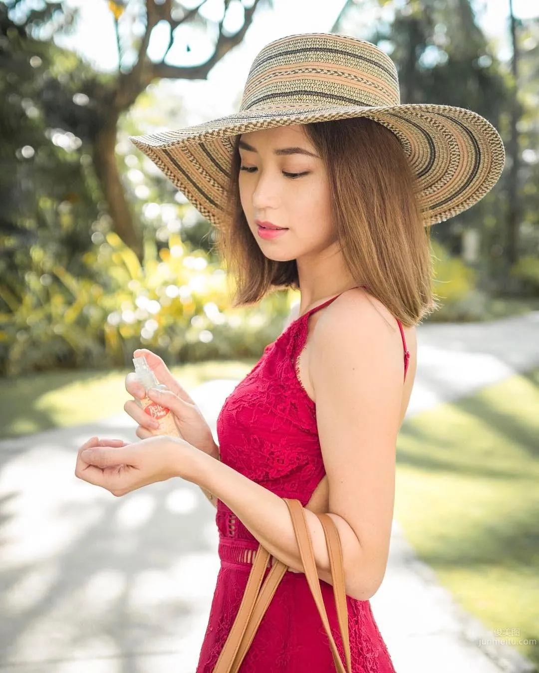 Filipino Beauty Blogger Kryz Uy, Beautiful Scenery and Beautiful Woman in Full View photo 5