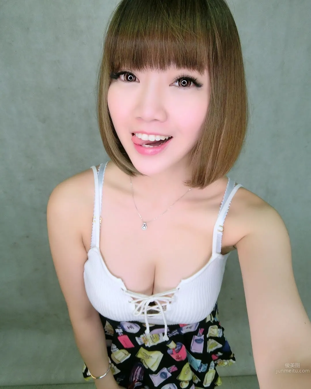 Taipei's Hottest Piano Teacher, Chen Tianxin Plays and Sings with a Great Figure photo 35