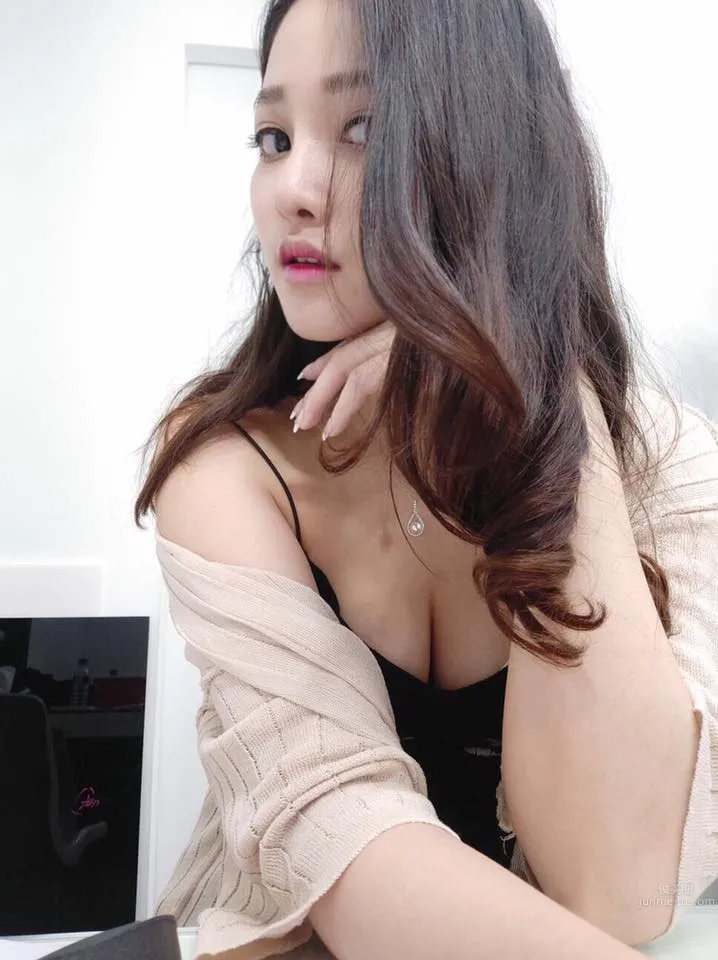 Charming Little Sprite Xun Zi, Sexy Waist and Natural Beauty photo 16