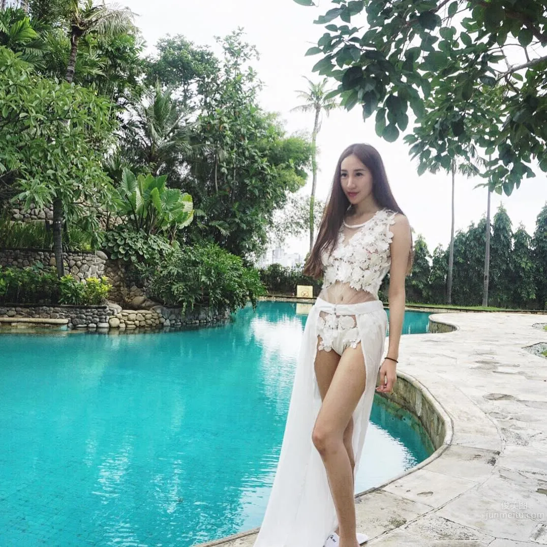Malaysian DJ Beauty Joeyyjoey Cruise Ship Shows Unbelievable Tiny Waist photo 10