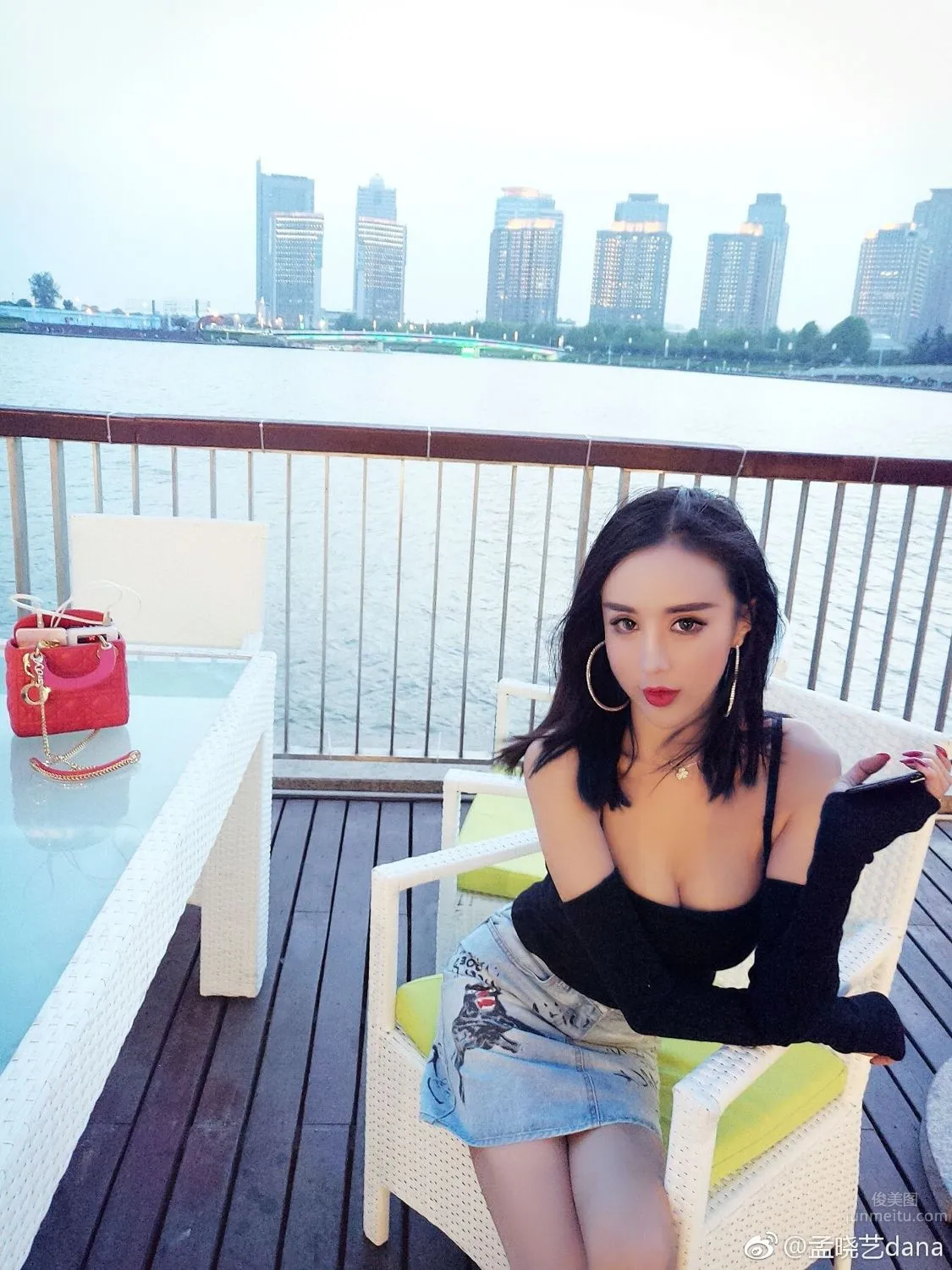 宅男女神孟曉藝 微博時尚性感私房照 14