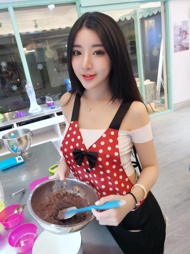 台灣辣妹黃冠潔 好身材快掉出來了 2