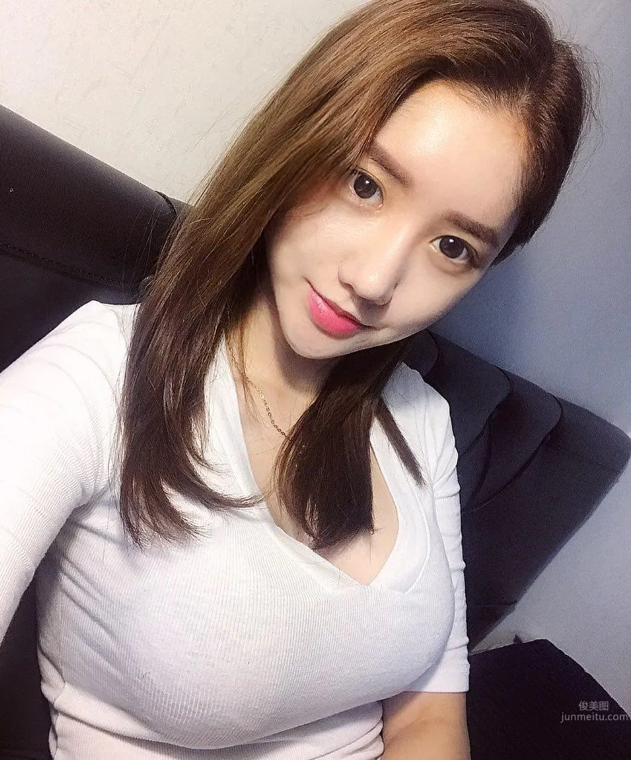 Korean Super Beauty Mi Ryeong Won, Perfect Curves Conquer Netizens photo 3