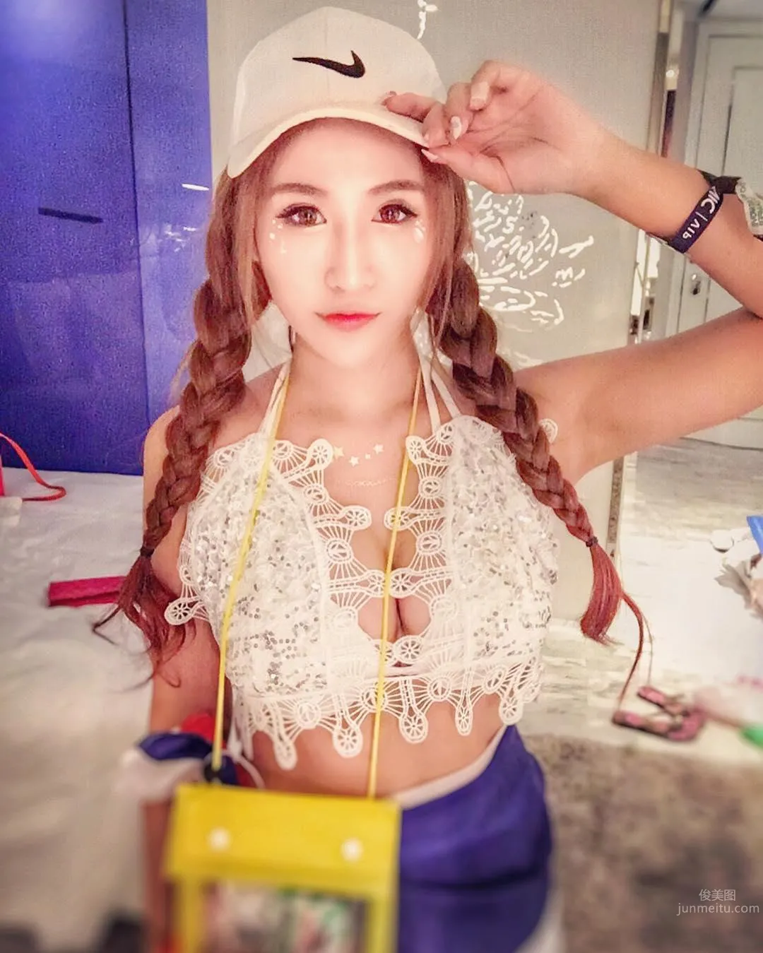 Hong Kong Beauty Bonnie Yiu, Dancing Nightclub Elf photo 3