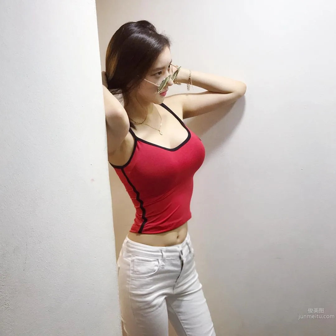Korean Super Beauty Mi Ryeong Won, Perfect Curves Conquer Netizens photo 13